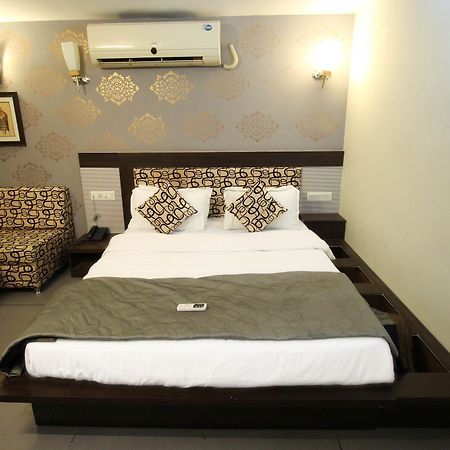 Oyo 4161 Hotel Shailly Inn Amhedabad Dış mekan fotoğraf