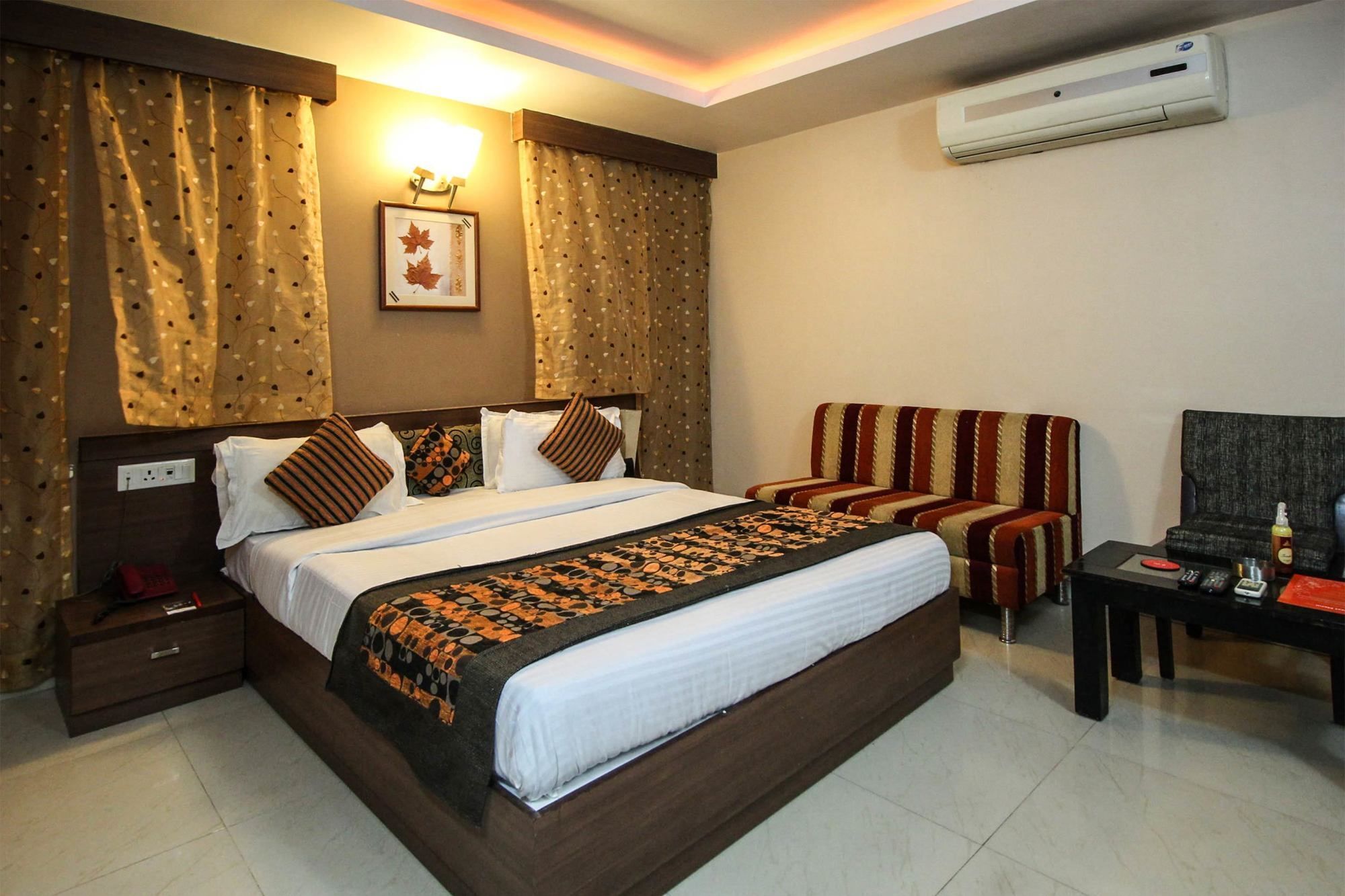 Oyo 4161 Hotel Shailly Inn Amhedabad Dış mekan fotoğraf