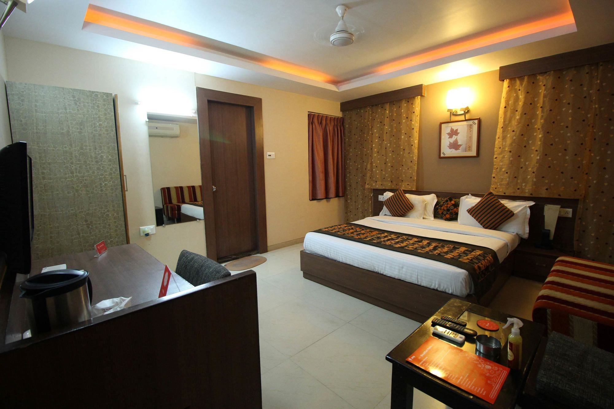 Oyo 4161 Hotel Shailly Inn Amhedabad Dış mekan fotoğraf