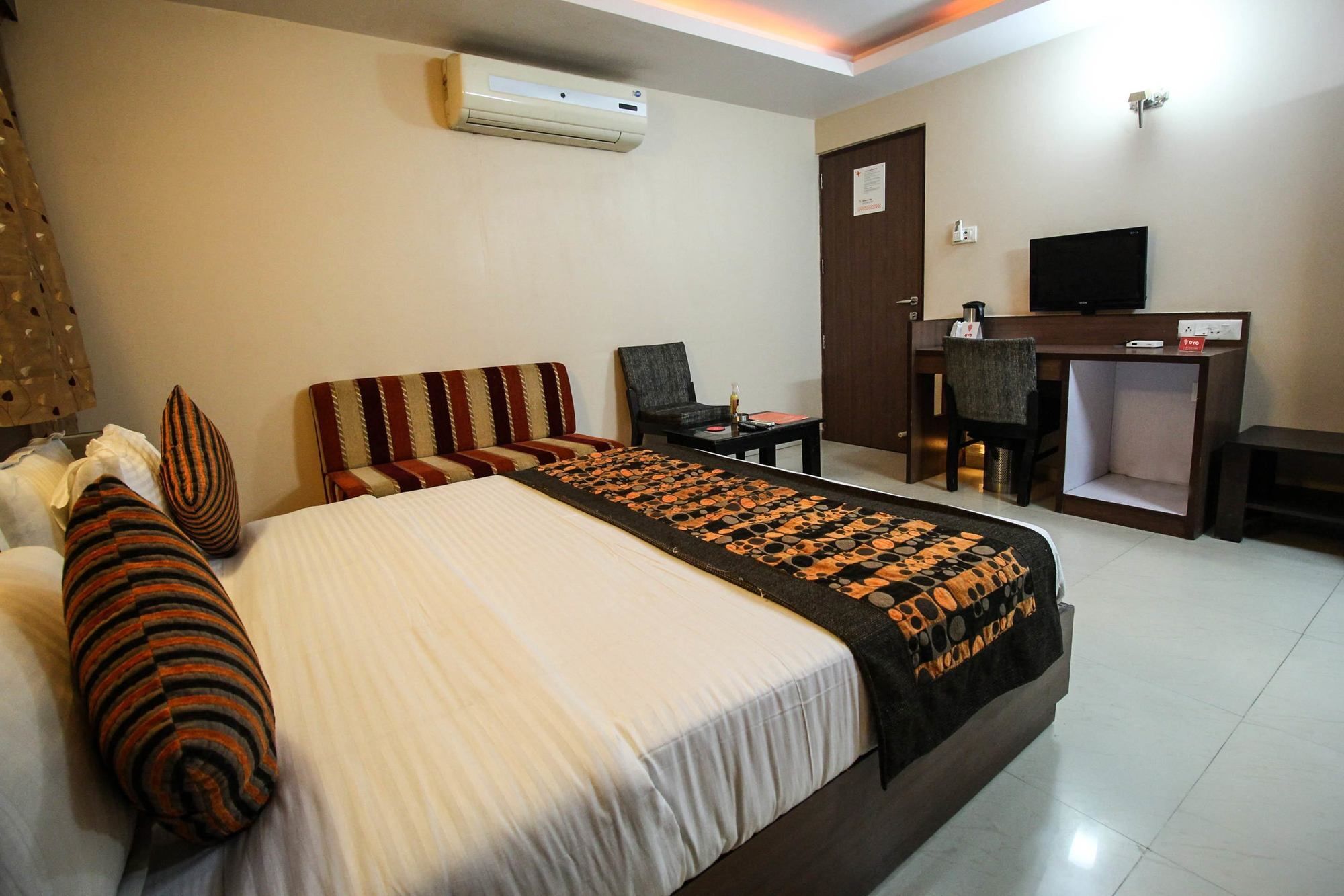 Oyo 4161 Hotel Shailly Inn Amhedabad Dış mekan fotoğraf