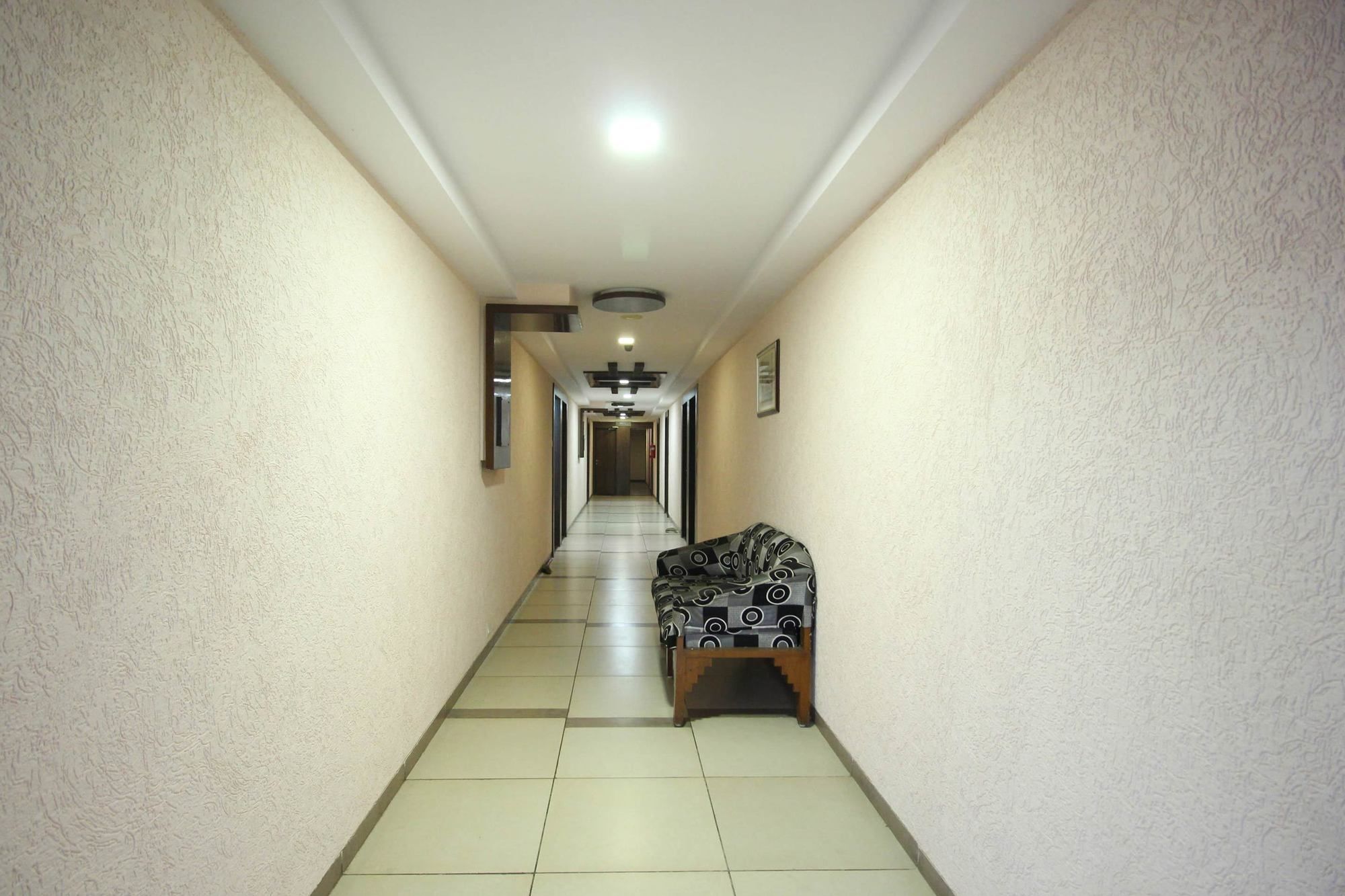 Oyo 4161 Hotel Shailly Inn Amhedabad Dış mekan fotoğraf